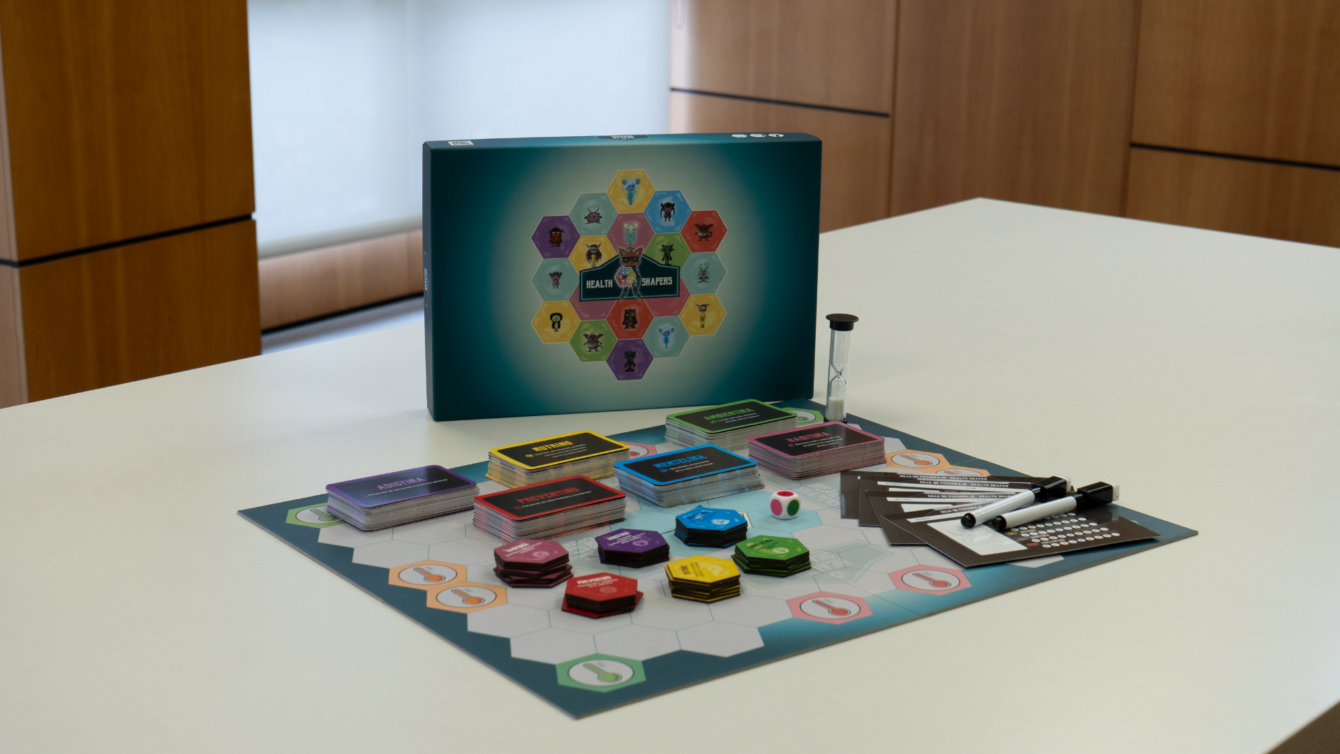 El juego de mesa creado en Alicante que promueve la salud y la defensa del medio ambiente llega a colegios, asociaciones y fundaciones