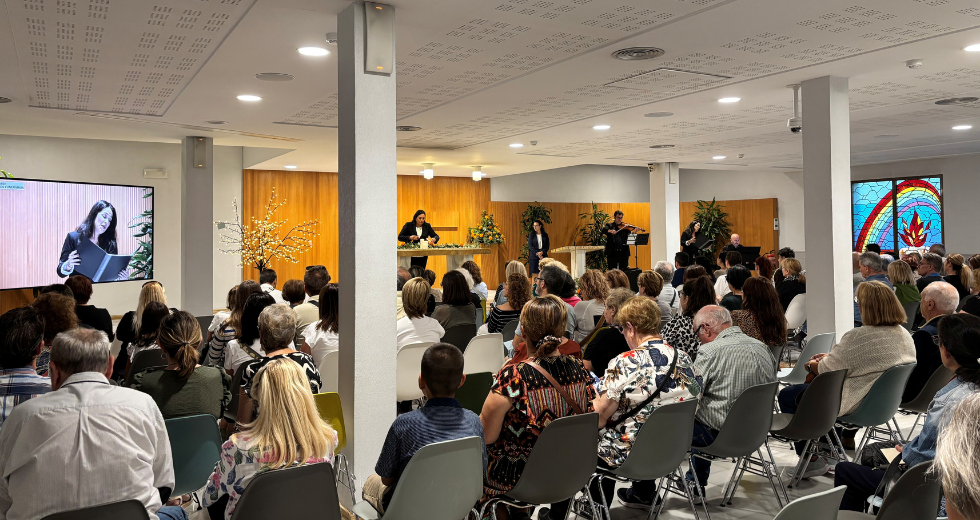 Más de 150 personas participan en Alicante en el acto de homenaje “La celebración de una vida”
