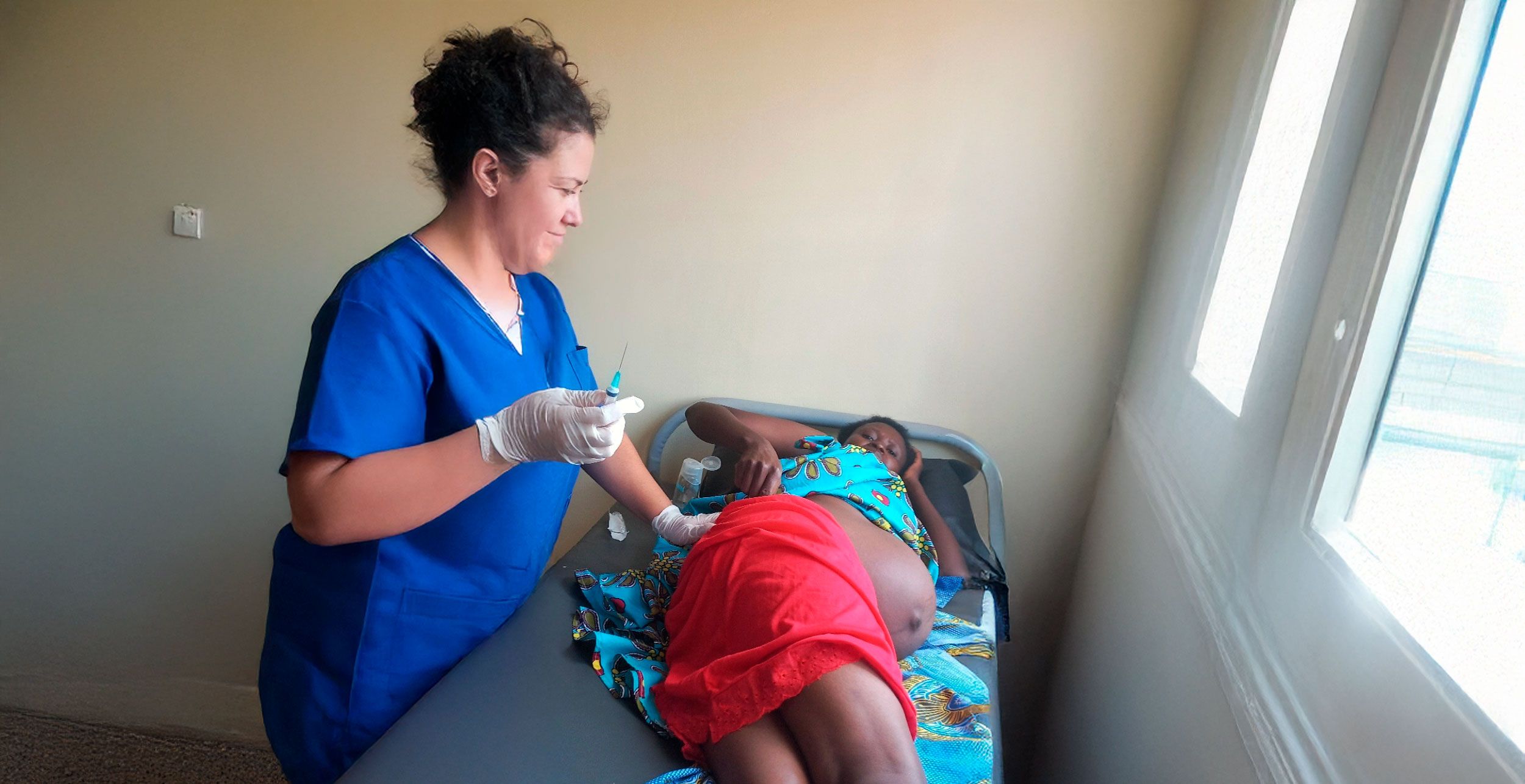 200 embarazadas reciben asistencia médica en Uganda gracias a "Ampadrina una mamá"