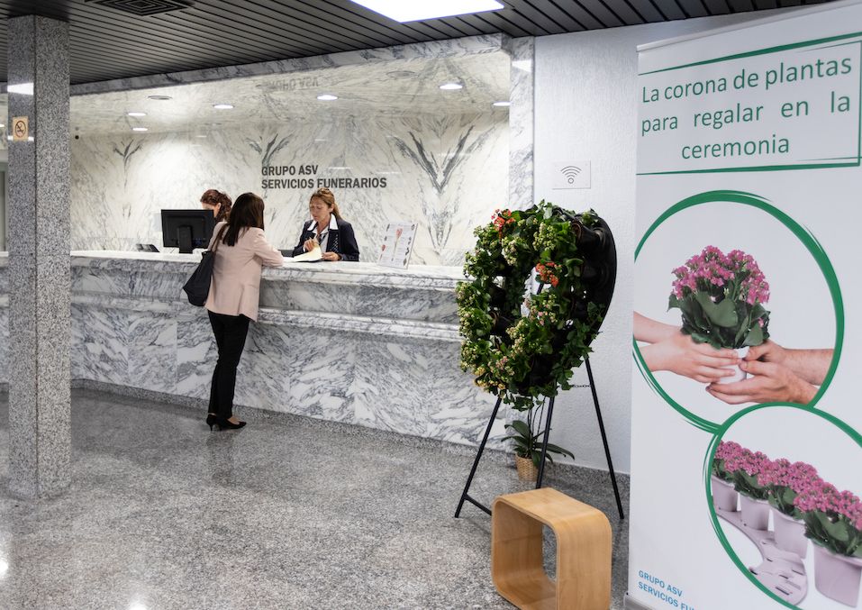 Una docena de tanatorios de Grupo ASV reciben el certificado de excelencia en Alicante, Valencia y Andalucía